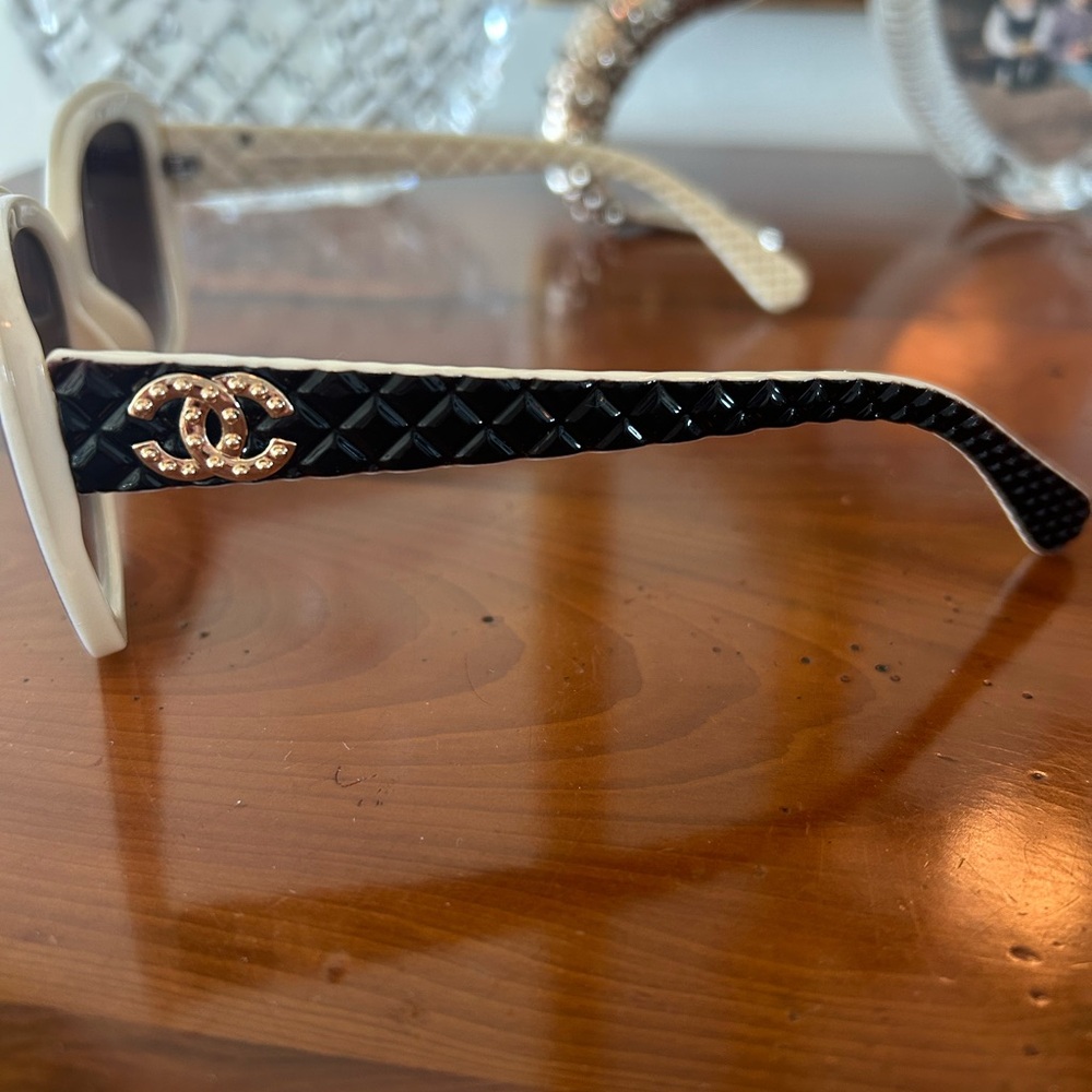 CHANEL Black Sunglasses w/ Box New - Picture 3 of 7